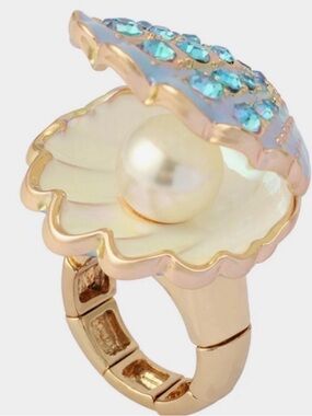 BETSEY JOHNSON IRIDESCENT SCALLOPED SEA SHELL STRETCH RING WITH PEARL.New/tags